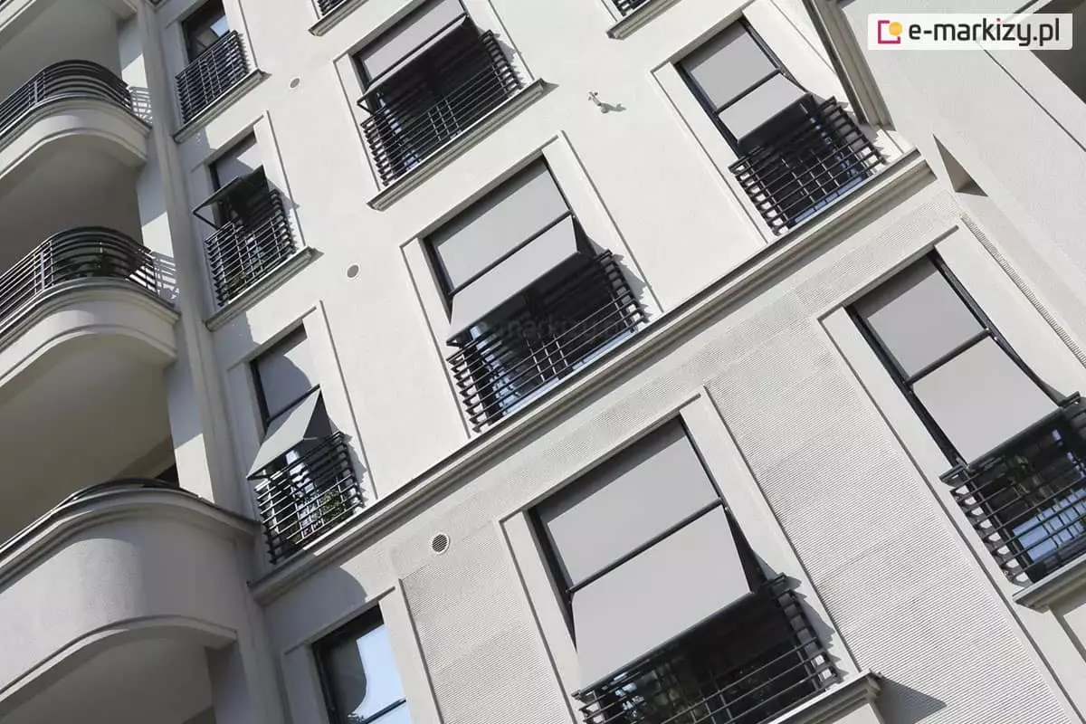 Roleta otwierana w polowie markizoleta 1