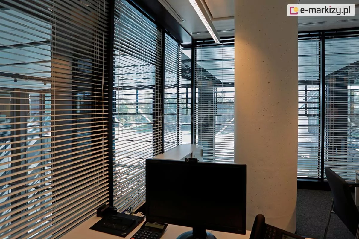Zaluzje lamelowe do biura c50 slim