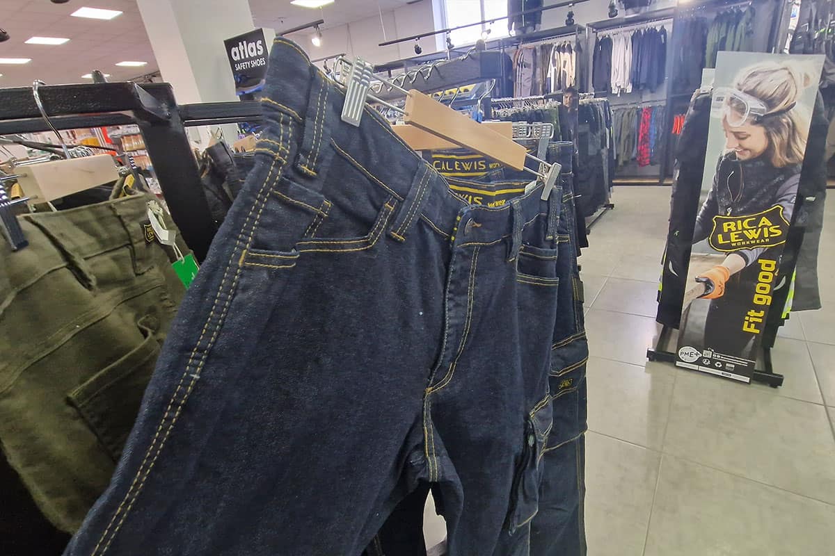 odzież robocze kurtki i bluzy oraz spodnie robocze jeansowe znanej firmy Rica lewis