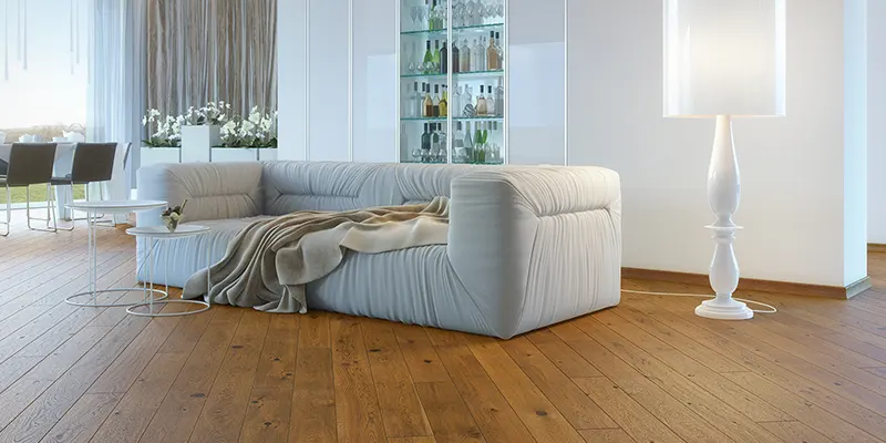 Natürlicher Holzboden im klassischen Stil mit kleinen Dielen