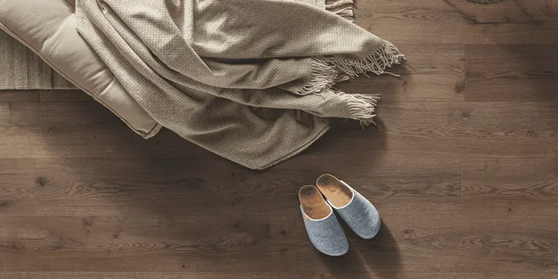 VOX Bodenpaneele, verlegt auf dem Boden in einem Haus