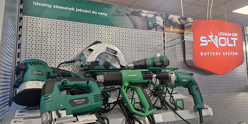Elektronarzędzia firmy Stalko na pułkach w centrum handlowym Adams w Żarach