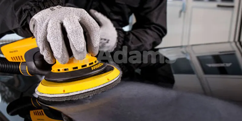 Präsentation der Poliermaschine der Firma Mirka Präsentation der Handpoliermaschine mit wechselbaren Aufsätzen der Firma Mirka.