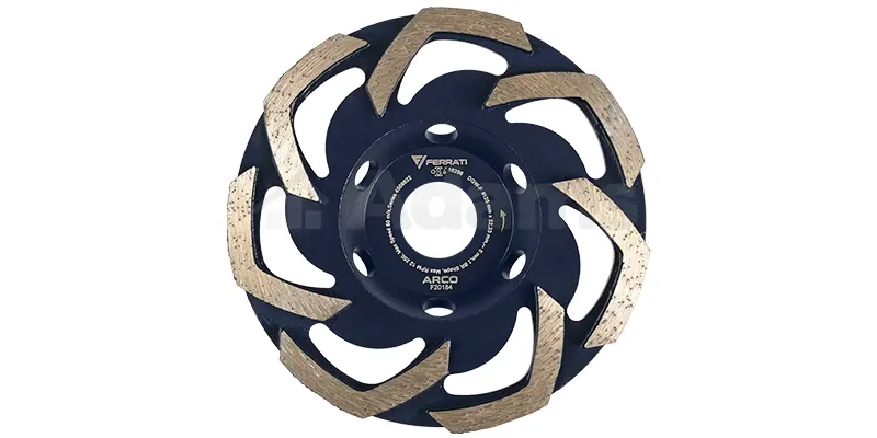 Der Schleiftopf ist unter anderem zum Schleifen von unbewehrtem Beton und Estrich geeignet.