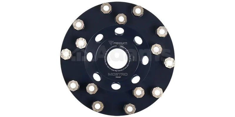 Die Diamantscheibe ist effektiv beim Entfernen von alten, harten Epoxidklebern, Polyurethanklebern und dekorativen Putzen.