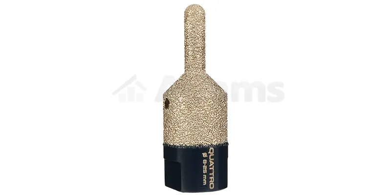 4-in-1-Diamantfräser von Ferrati, der dank seines Designs und der Möglichkeit der Nassbearbeitung das gebohrte Loch in großer Tiefe anfasen kann